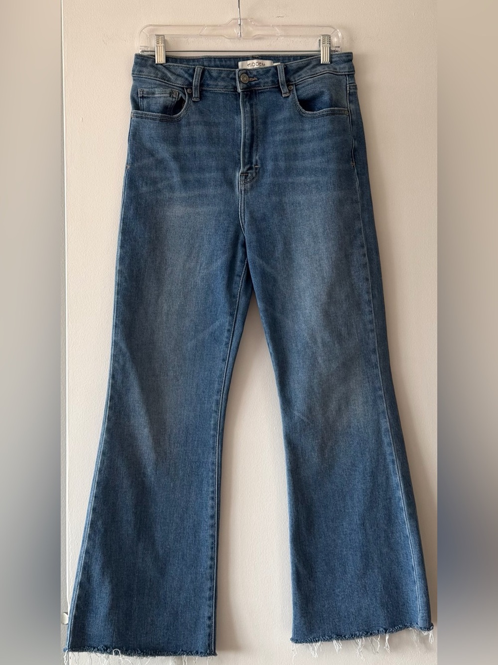 HIDDEN Los Angeles Happi High Rise Crop Flare Raw Hem Jeans Size 29 Medium Wash